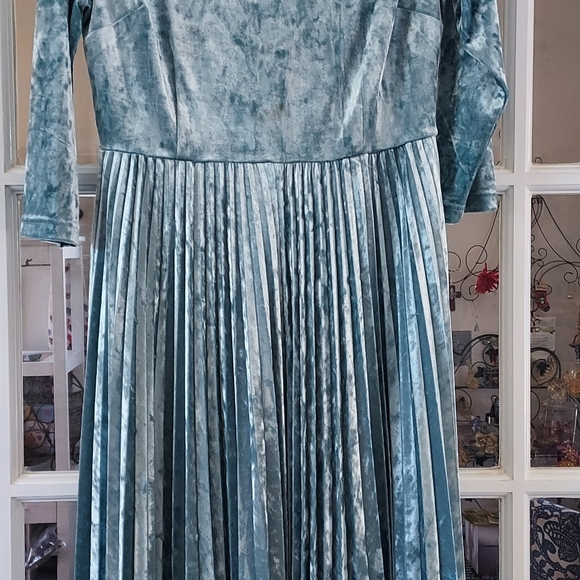 Blue Velvet Dress - Picture 5 of 6